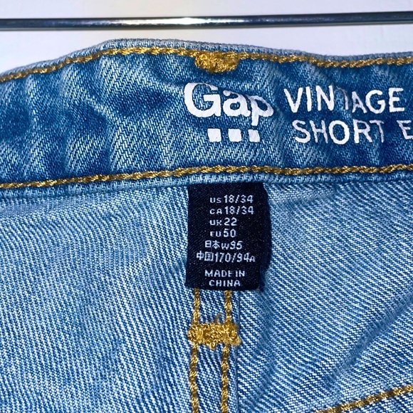GAP light washed Jean shorts - Picture 3 of 3